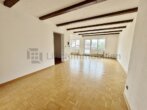 Lichtdurchflutetes Wohnen: 3,5-Zimmer-Wohnung mit großem Balkon in Kornwestheims lebendiger Lage - Heller Wohn-Essbereich