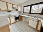 Lichtdurchflutetes Wohnen: 3,5-Zimmer-Wohnung mit großem Balkon in Kornwestheims lebendiger Lage - Küche mit Einbauküche