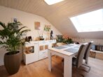 City-Liebling: Hübsche 3-Zimmer-Dachgeschosswohnung sucht neue Mieter - Essbereich