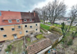 Ohne Käuferprovision: Wohntraum für alle Generationen: 3-Familienhaus mit Einzelgarage im Grünen - Gebäudeansicht hinten